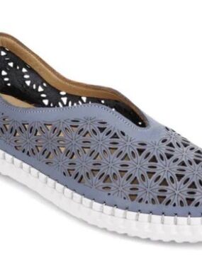 Bueno Perforated Slip-On Flat - Light Blue Daisy Demin size 11 Laser Cut